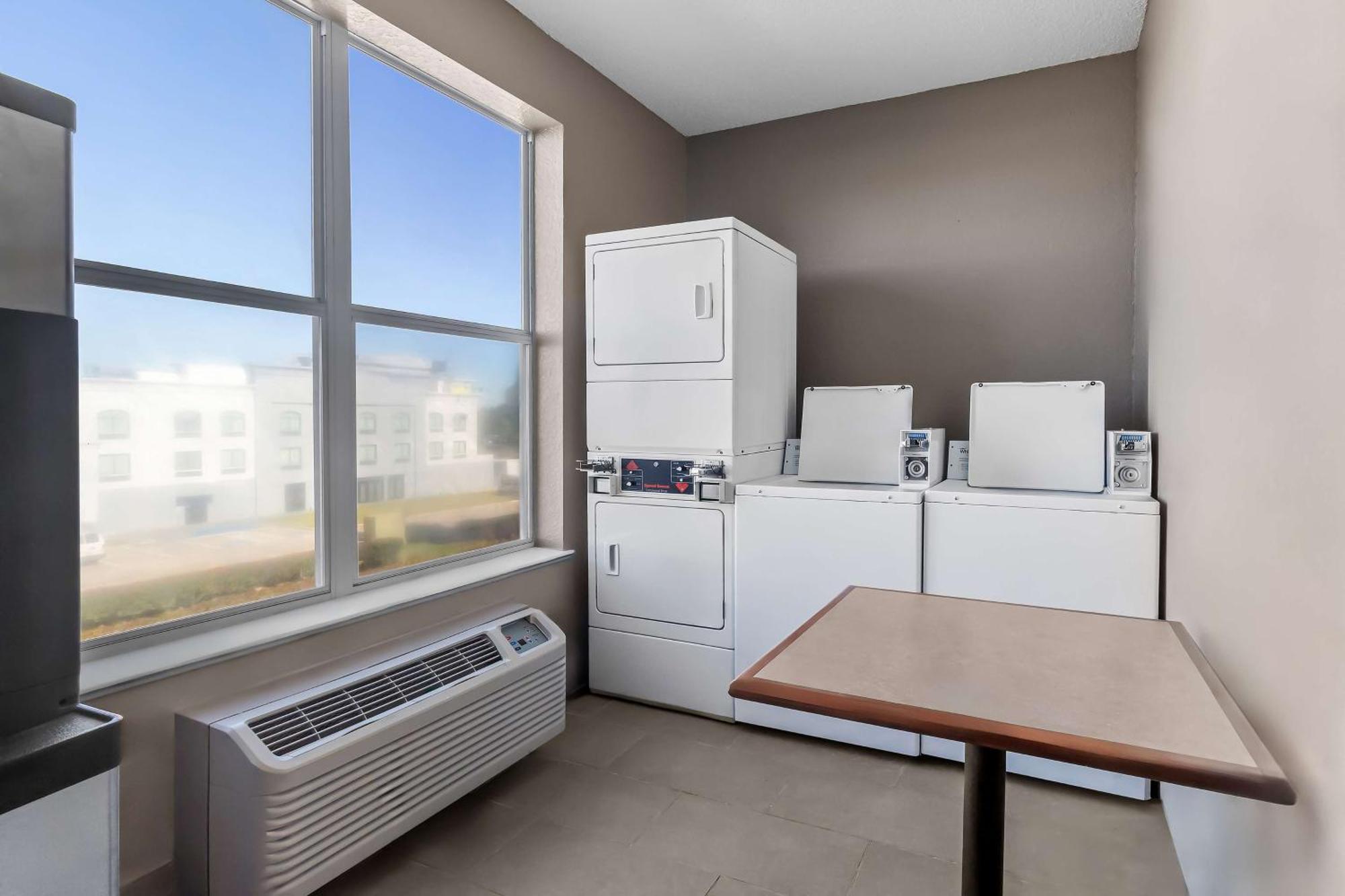 Sonesta Essential Iah Airport Jfk Boulevard - Newly Renovated Houston Bagian luar foto
