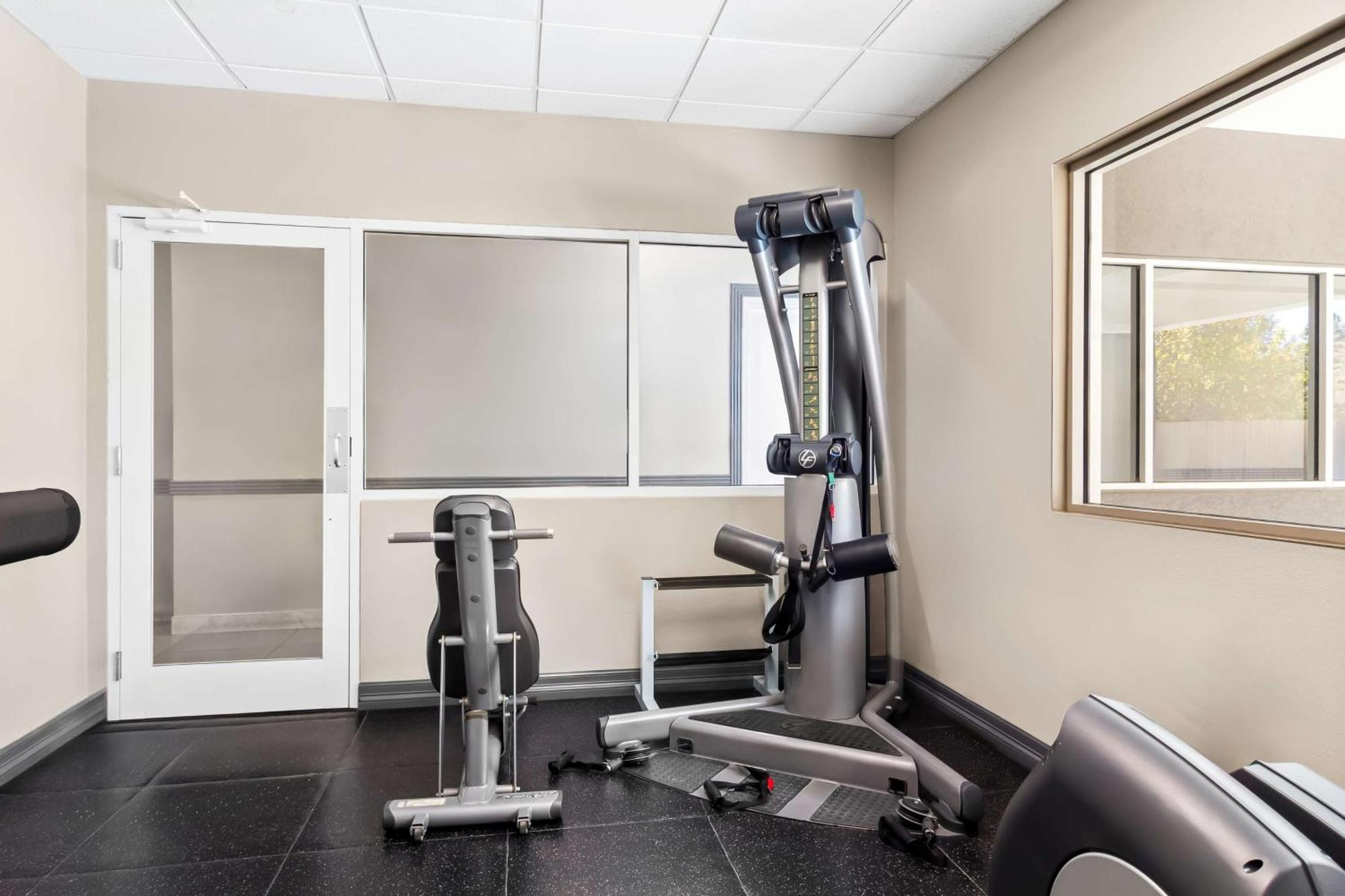 Sonesta Essential Iah Airport Jfk Boulevard - Newly Renovated Houston Bagian luar foto